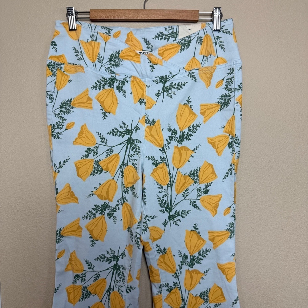Free People Venice Beach Printed Flare Jeans in Sky Combo Cali Poppies. Size 31 - Picture 6 of 13